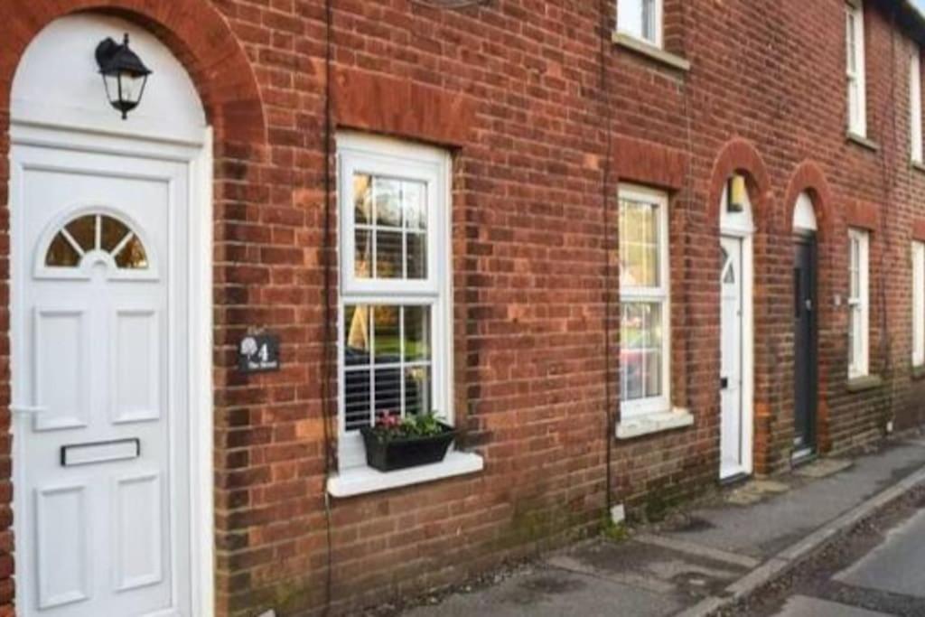 Beautiful Renovated Cottage In Mersham Ashford Kent Zewnętrze zdjęcie
